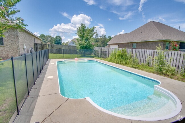 Building Photo - $300 Off First Month’s Rent – Beautiful Po... Rental