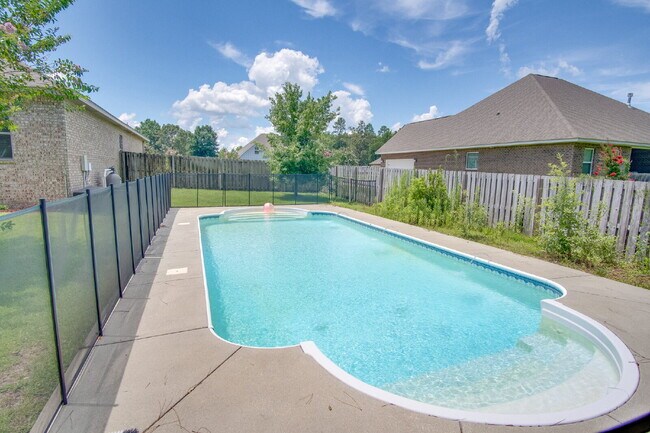 Spacious 4BR Pool Home with Modern Upgrade... - Spacious 4BR Pool Home with Modern Upgrade...