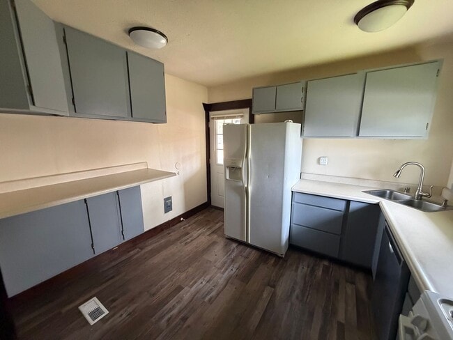 Photo - ? RENT SPECIAL — HALF OFF FIRST MONTH’S RENT ? Beautiful 2 bedroom in Lakewood WA - Apply Today!
