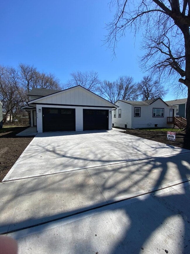 Photo - 216 S Elmwood Ave