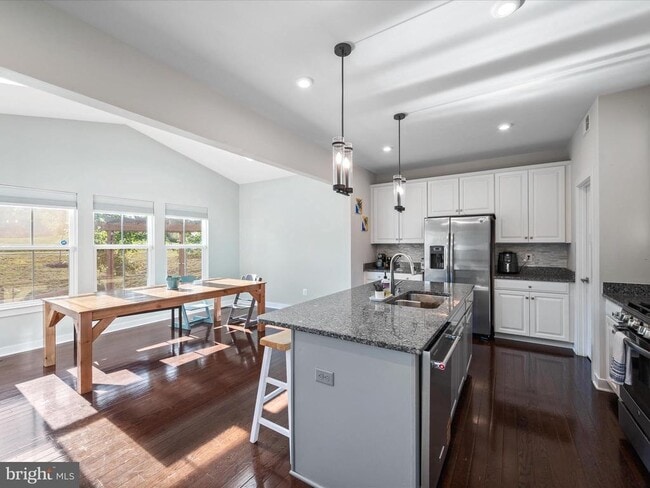 Photo - 124 Emperor Dr