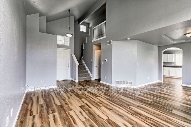 Photo - 438 Heritage Ln