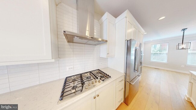 Photo - 10324 Grosvenor Pl