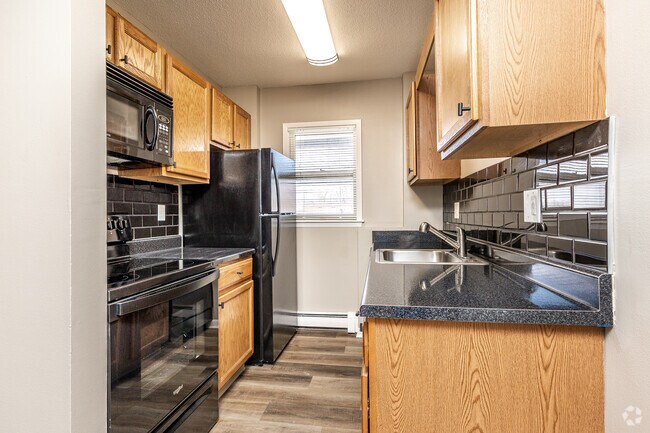 1BR, 1BA - 530 SF