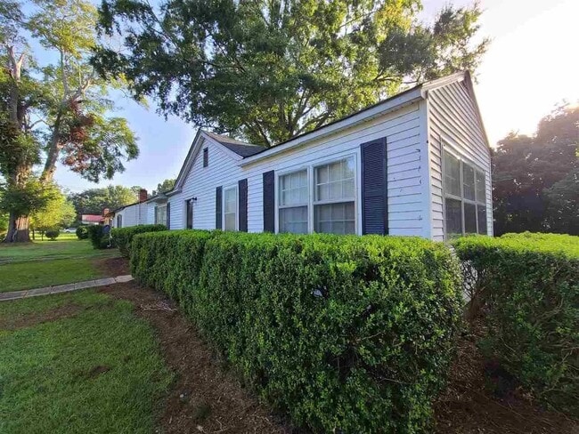 Photo - 406 Chamlee Dr