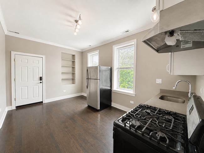 Photo - 5409 S Winchester Ave Unit 3R