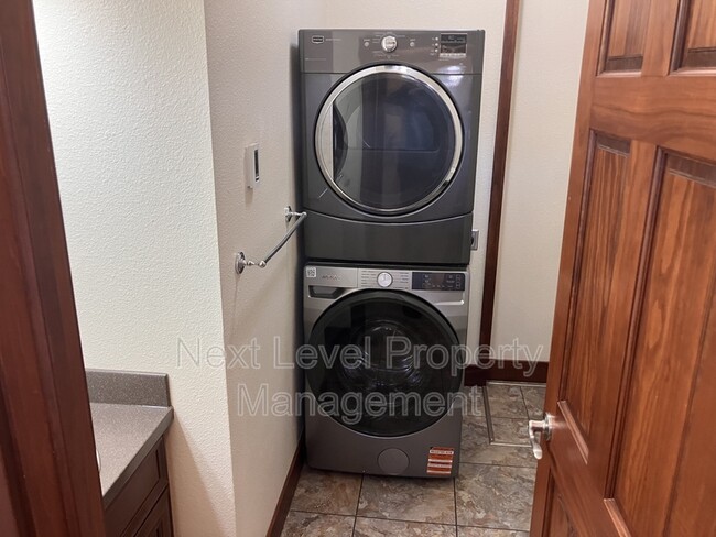 Photo - 111 E Cottonwood Dr