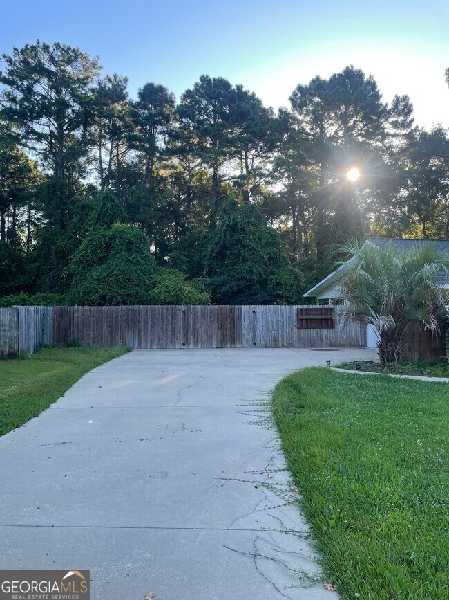 Photo - 89 River Oaks St