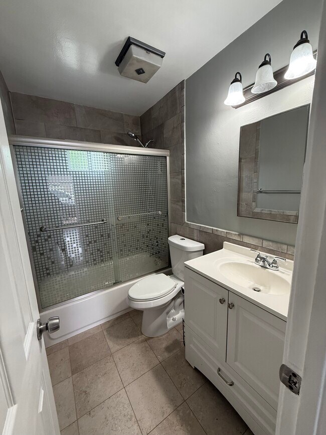 Photo - 124 S Cherry St