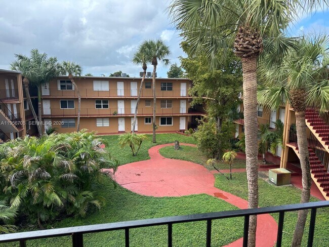 Building Photo - 1280 W 54th St Unit 317B