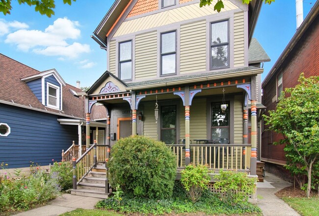 Photo - 1682 Bagley St