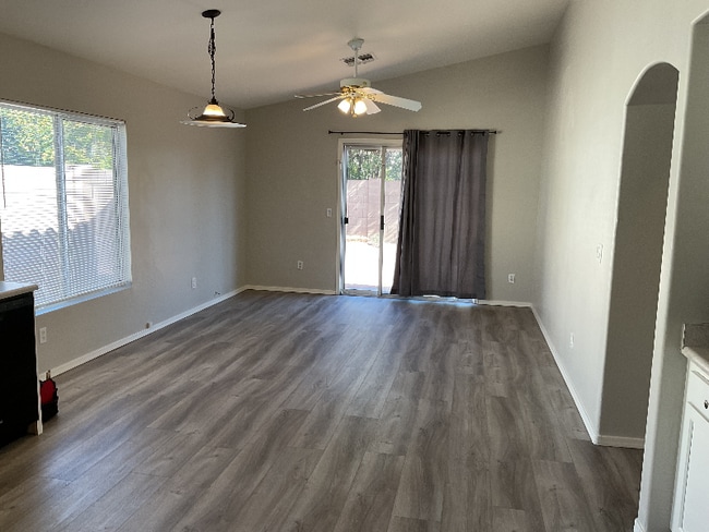 Photo - 13001 N Cesar Chavez Dr