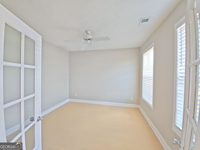 Photo - 437 Bedford Crossing