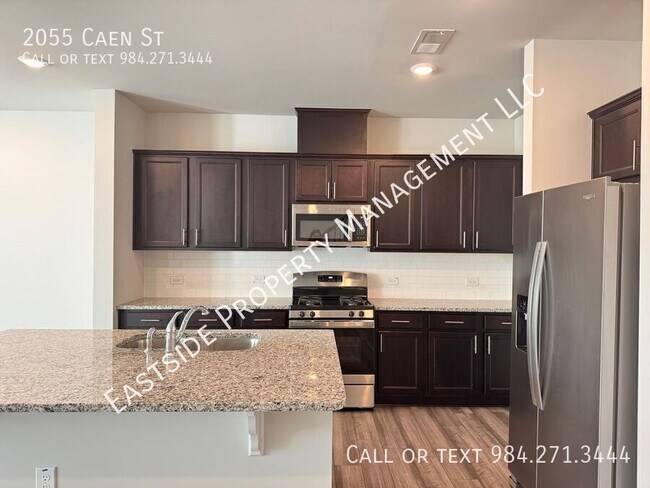 Photo - 2055 Caen St