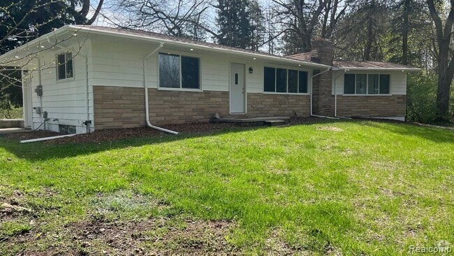 Building Photo - 21080 24 Mile Rd Rental