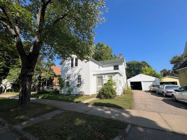 Building Photo - 905 S 6th Ave Unit Upper