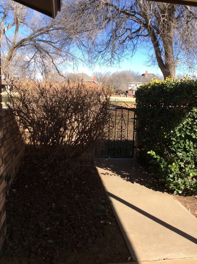 Photo - 1612 Colonial Pkwy