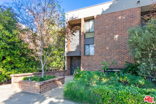 Building Photo - 9323 Burton Wy Unit A