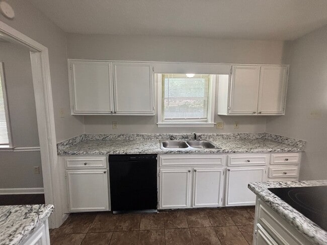 Photo - 3132 Rosebay Ln