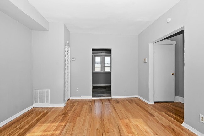 Photo - 6100 S Eberhart Ave