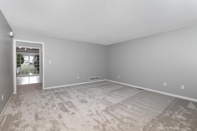 Photo - 57 Nottingham Dr