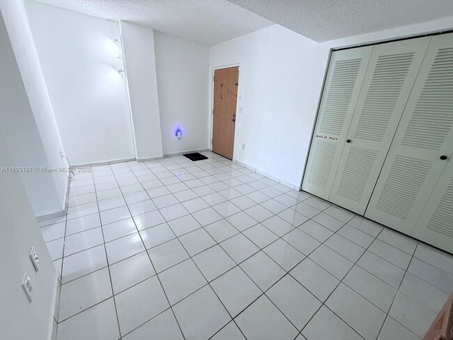 Photo - 300 NW 42nd Ave Unidad 109