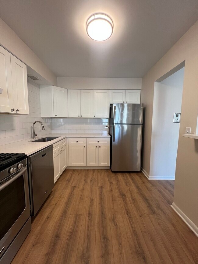 Photo - 1279 Harding Ave