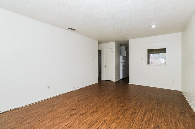 Photo - 323 W William Cannon Dr