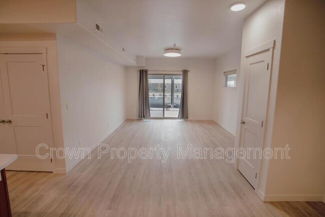 Photo - 202 Sawyer Ln