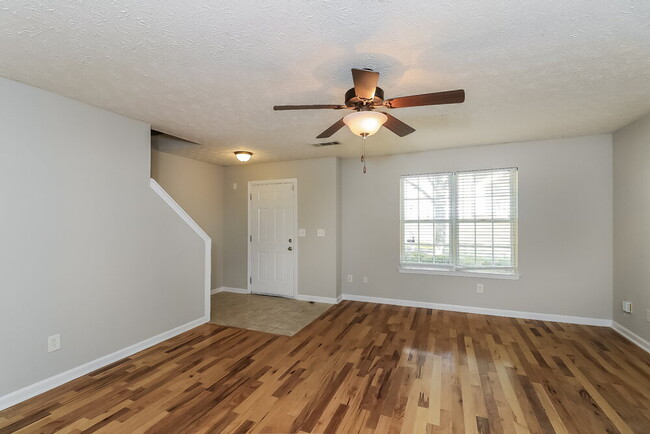 Photo - 86 Springbottom Dr SE