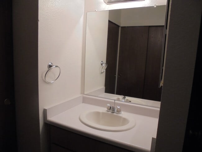 Elkhorn Village Apartments