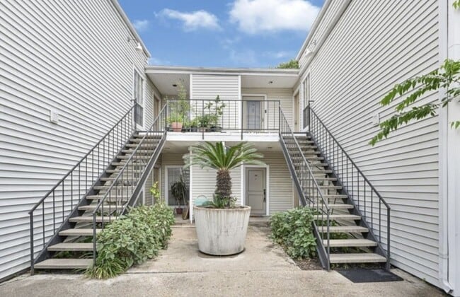 Building Photo - 9809 Richmond Ave Unit E7