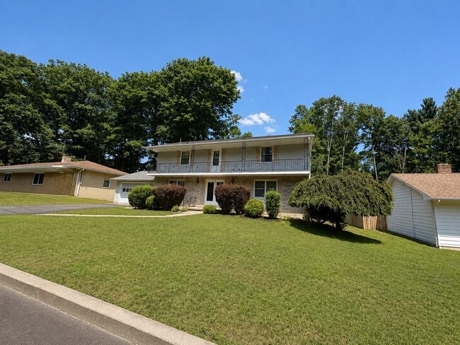 Building Photo - 240 Ridgefield Rd