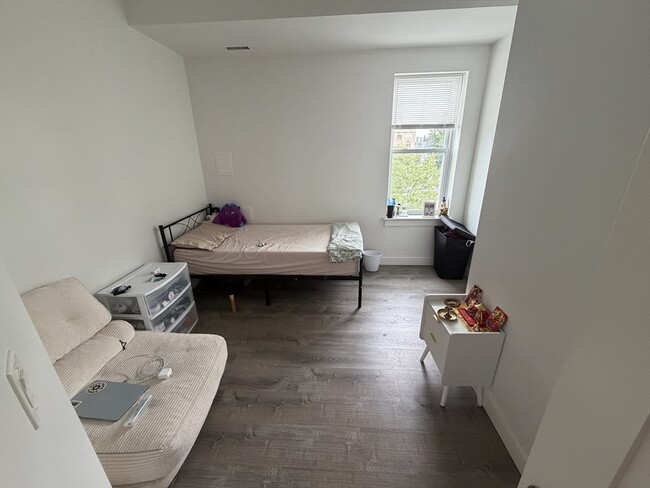 Photo - 301-305-305 Dudley St Unidad 8
