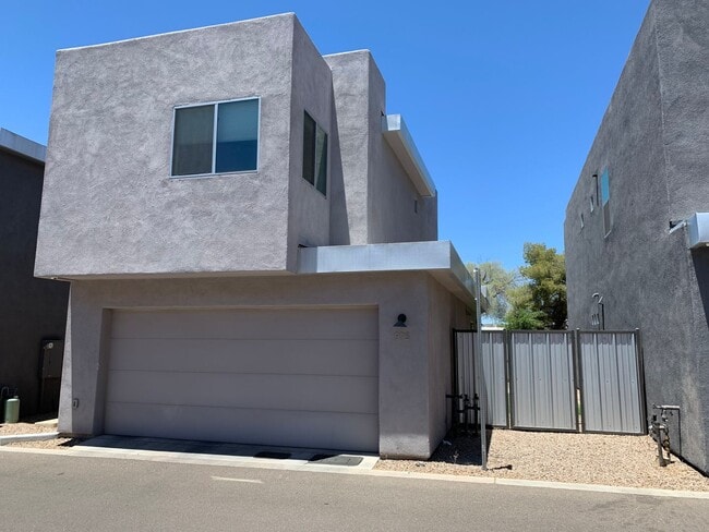 Photo - 975 E Park Modern Dr
