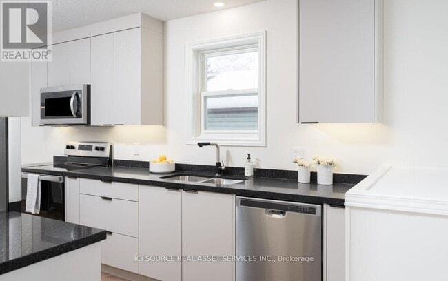 Photo - 18 Louise Ln