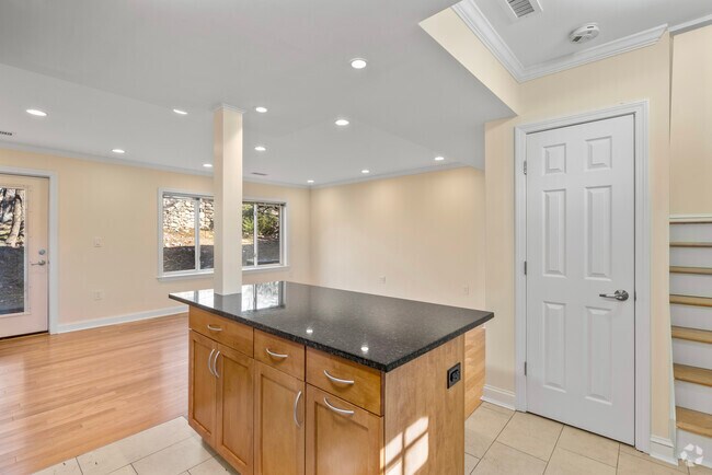 Building Photo - 58 Thornton Rd Rental