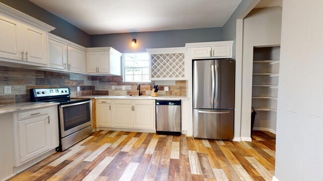 Photo - 745 W Brooklyn Ave