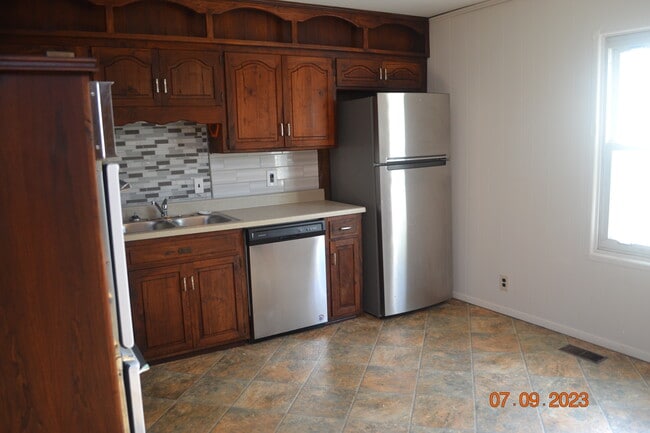 Stainless steel sink, DW and Refrigerator - 15314 Fuller Ave