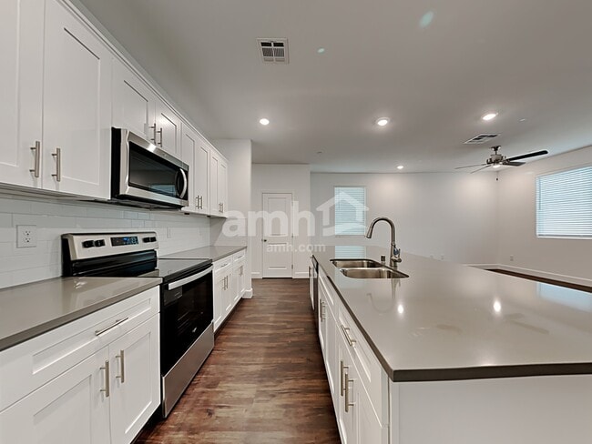 Photo - 642 N Water St