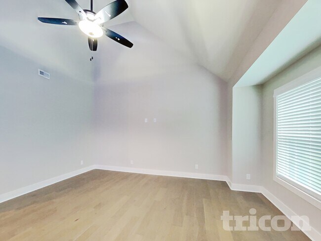 Photo - 492 Woodtrace Dr