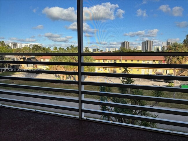 Photo - 20200 NE 27th Ct Unit 33