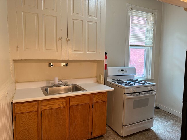 First Floor 1 Bedroom with Central Air! - First Floor 1 Bedroom with Central Air! House