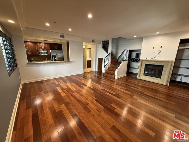 Building Photo - 5401 Morella Ave Unit 10
