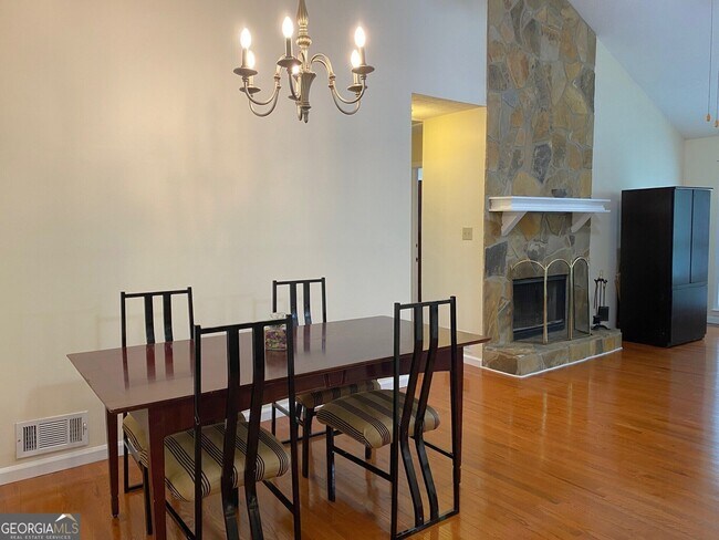 Photo - 1326 Williamsburg Ln