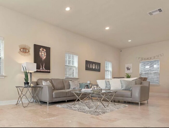 Photo - 1524 Evelyn St