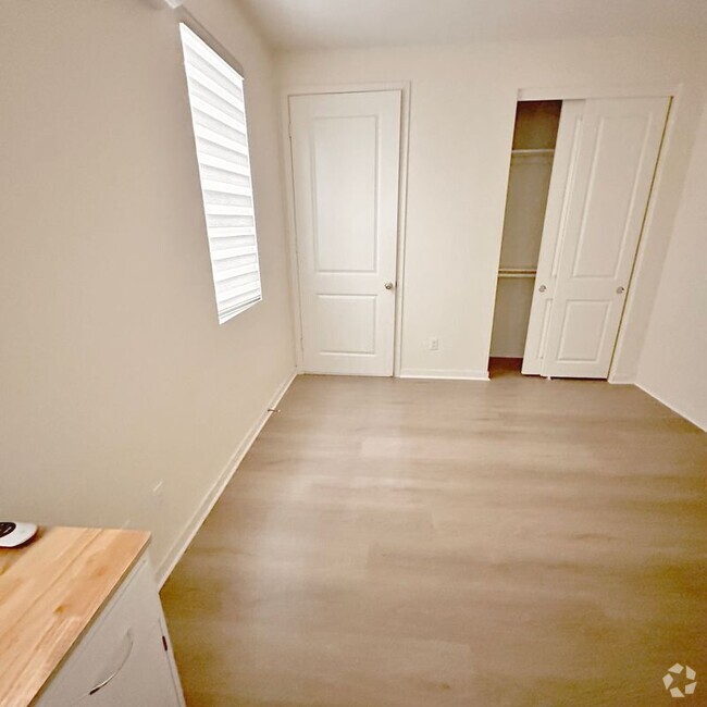 Building Photo - 1008 Overton Ct. Rental