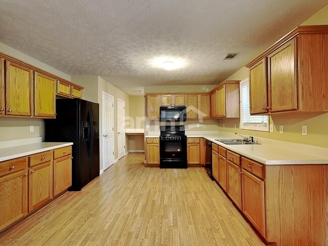 Photo - 3512 Kittery Dr SW