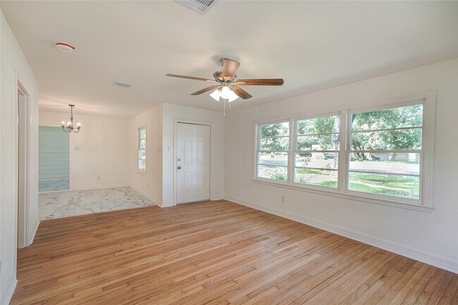 Photo - 1319 Elm St