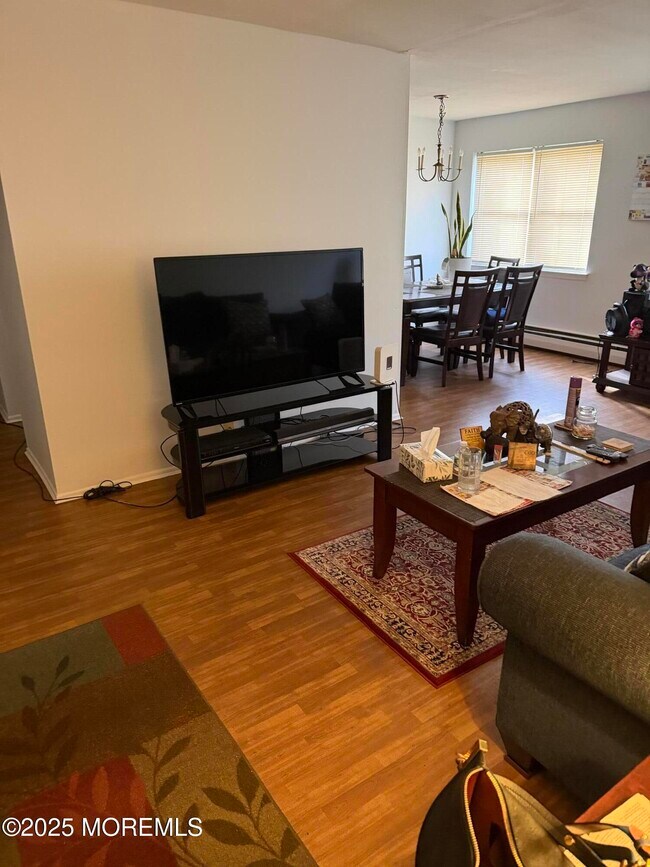 Photo - 76 Manchester Ct Unidad B